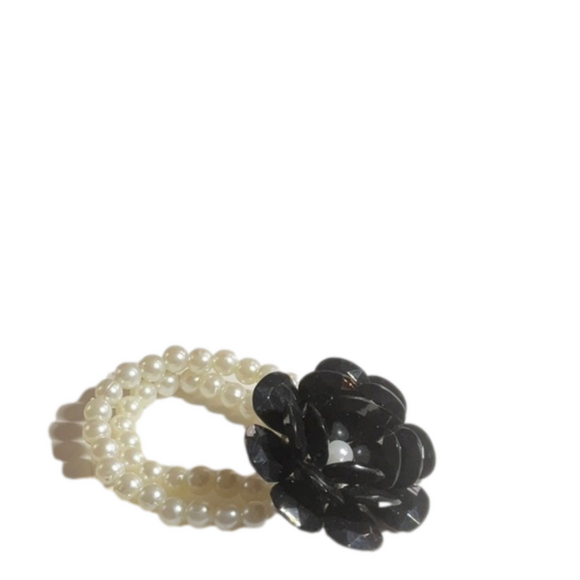 DOUBLE STRAND PEARL BRACELET WITH BLACK FLOWER - Picture 1 of 3